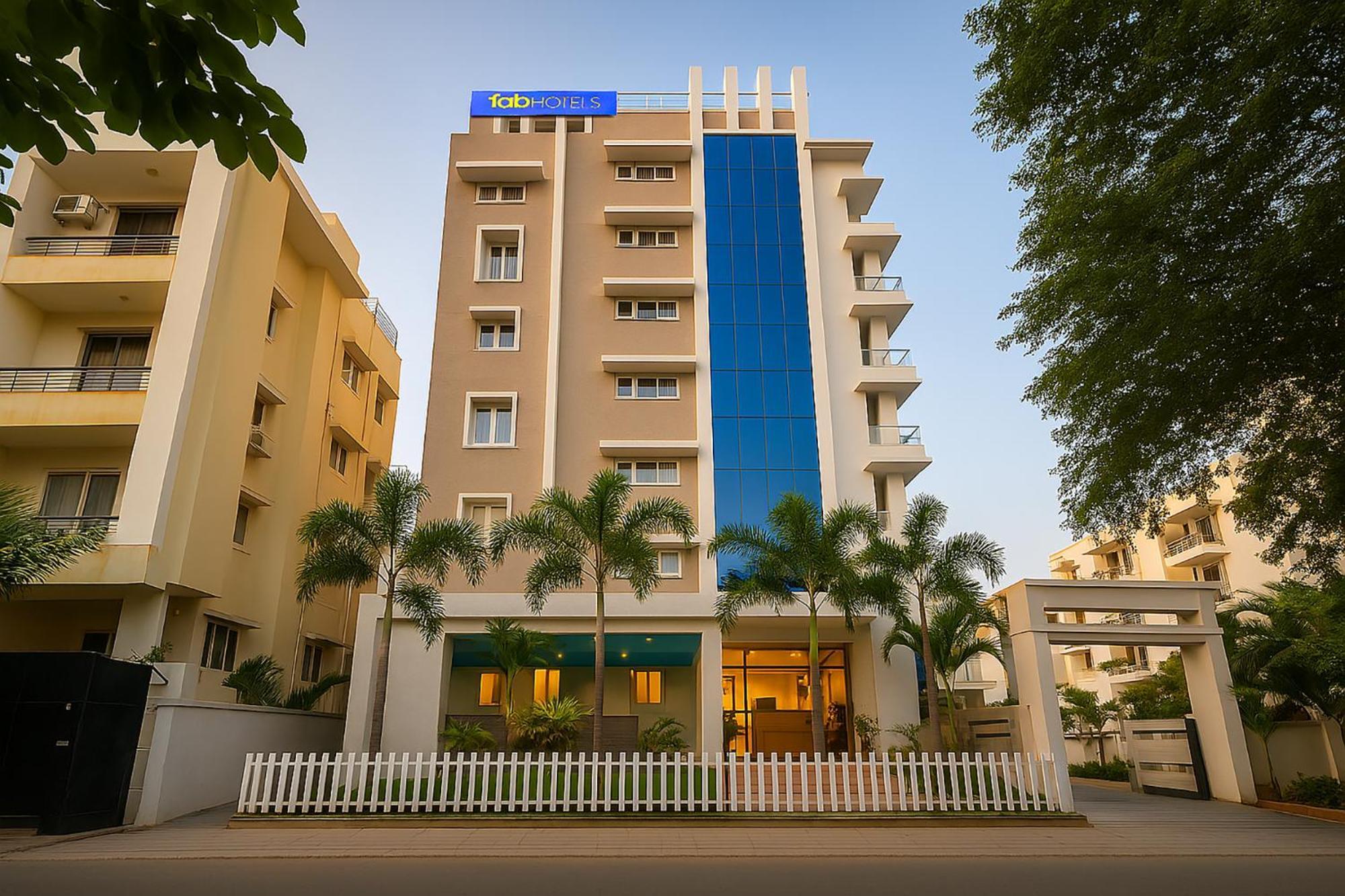 Fabhotel The Botanica - Nr Hyderabad Central University, Kondapur Kondapur  ภายนอก รูปภาพ